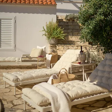 Hvar With Pool Lejlighed