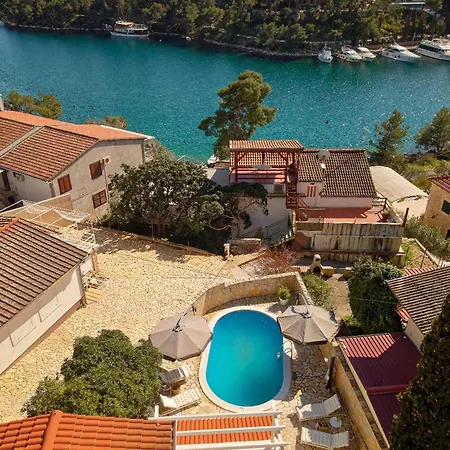 Hvar With Pool Apartment