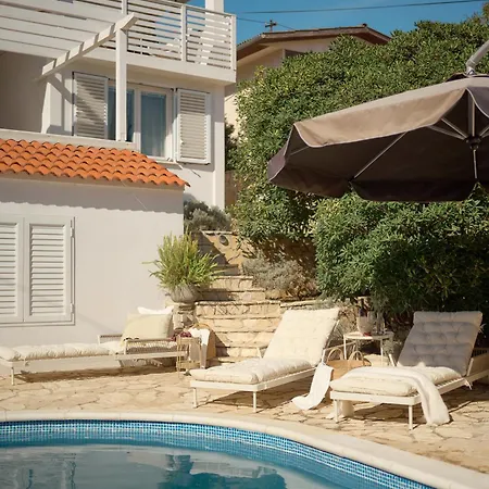 Hvar With Pool Apartment *