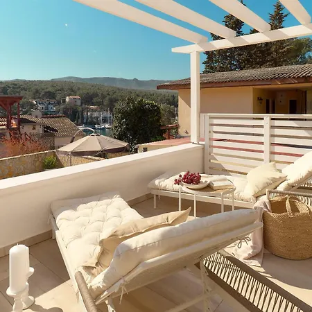 Hvar With Pool Apartment *