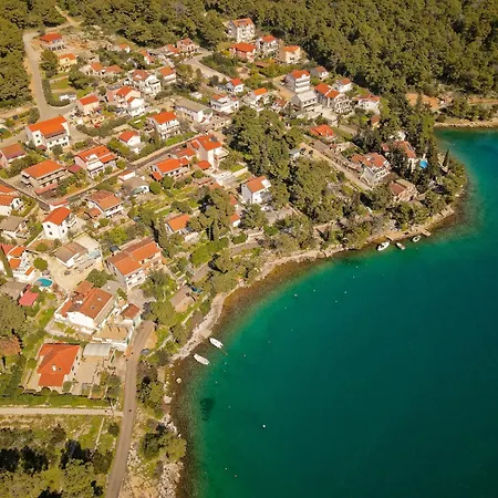 Hvar With Pool Apartment