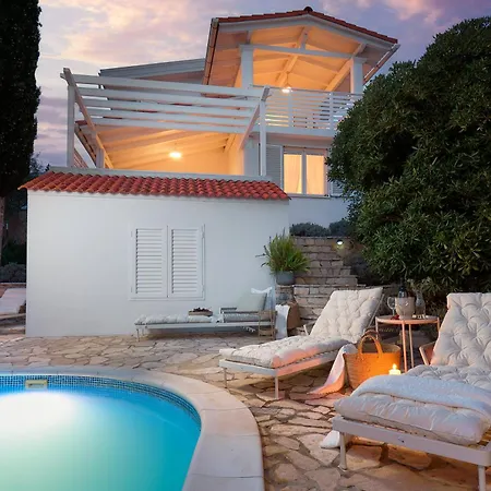 شقة Hvar With Pool *